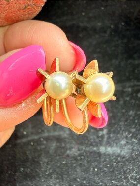 Vintage Antique Gold tone Pearl Star Stud Earrings - Classic Women's Jewelry